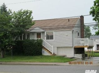 689 S Bayview Ave, Freeport, NY 11520