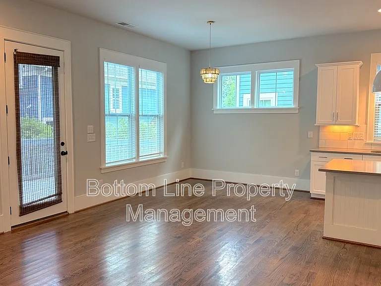 5218 Kelly St — Photo 9