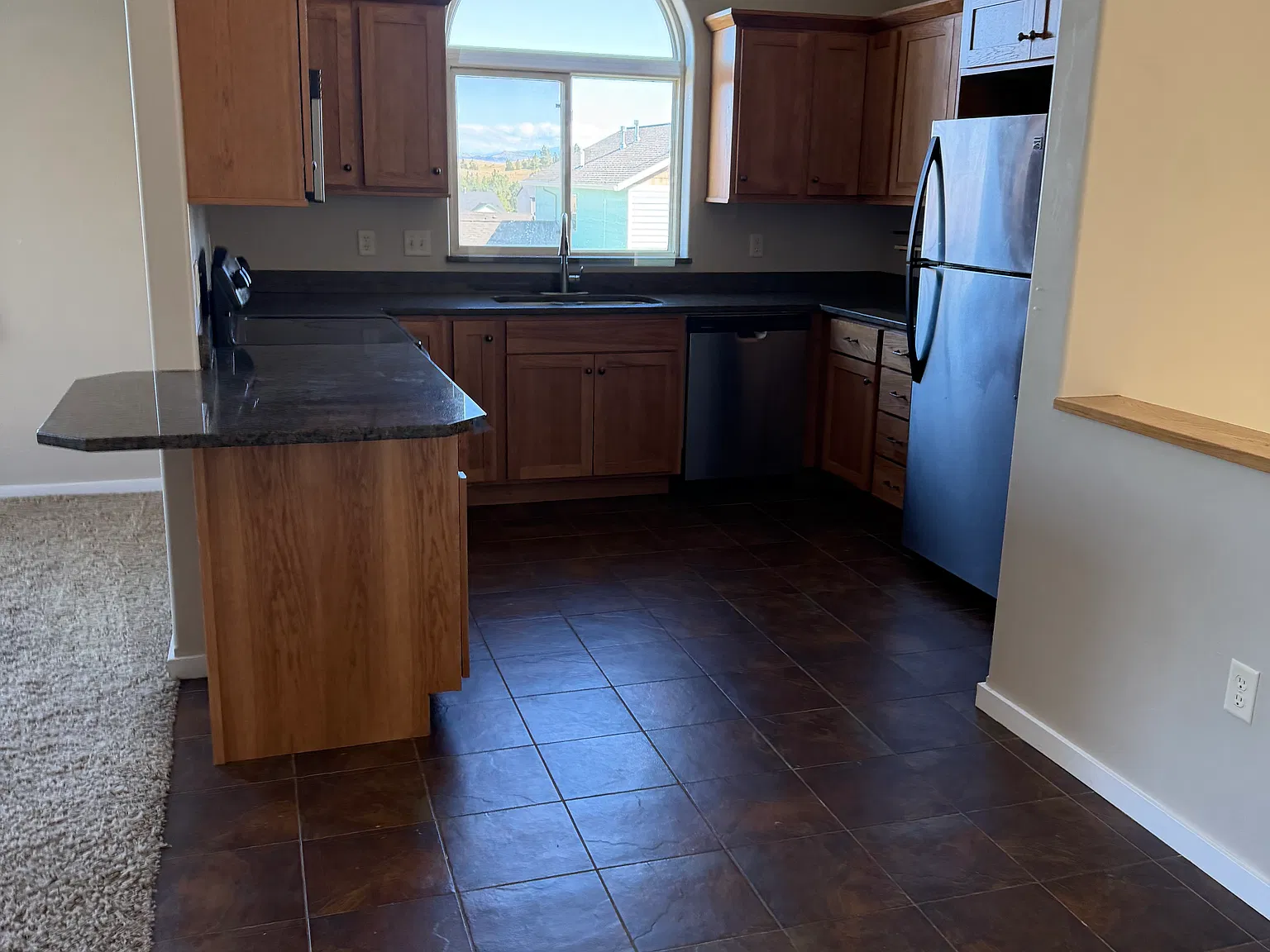 3 bed, 1296 sqft, $2,000 — Photo 4