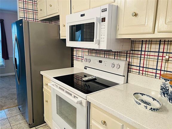 5th image of 3309 Regents Park Ln Unit E