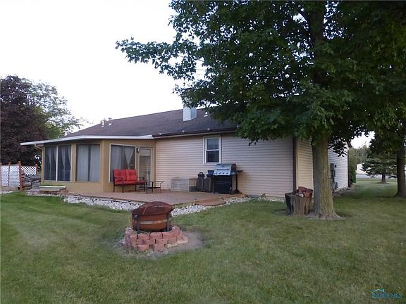 2nd image of 201 Lakeview Dr