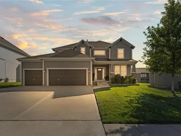 1073 N Sumac St, Olathe, KS 66061