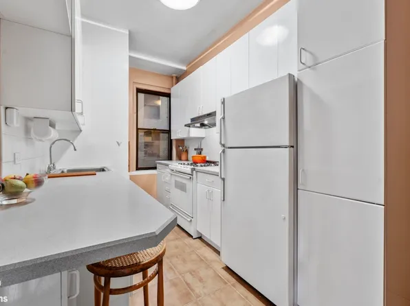 322 West 72nd Street image 5 of 12