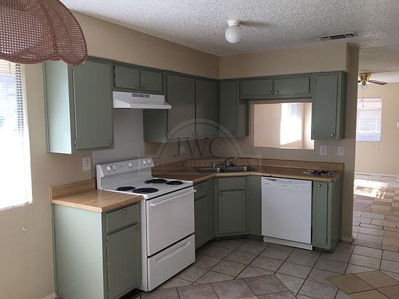 4th image of 2403 Shoemaker Dr #A