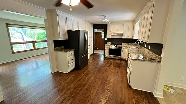 2608 Colbert Dr — Photo 2