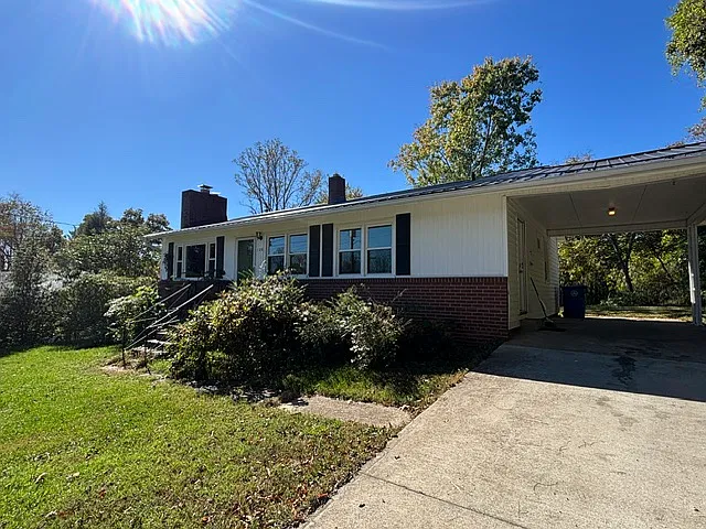 3 bed, 1120 sqft, $1,595 — Photo 2