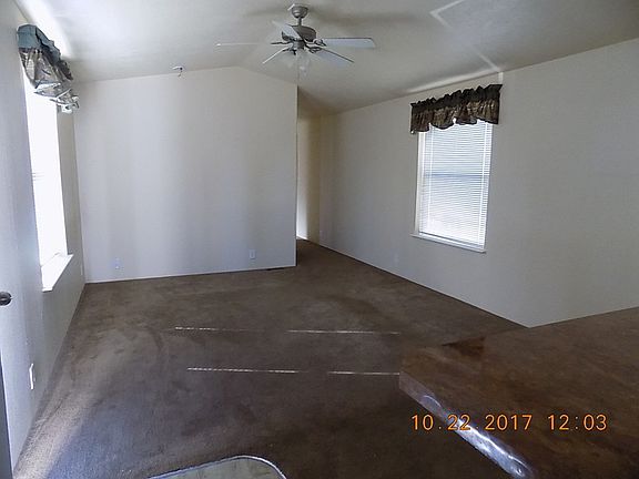 4th image of 1009 Coutts Ave