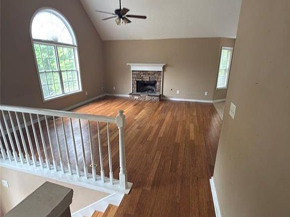 3rd image of 195 River Oak Ct