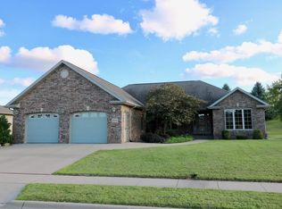 3236 Bittersweet Ln, Dubuque, IA 52001