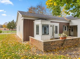 7769 Coachman Ln, Jenison, MI 49428