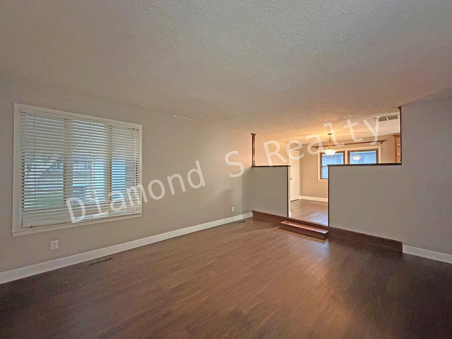 Beatiful 3-Bedroom Home Near Walnut Lawn & National! — Photo 3