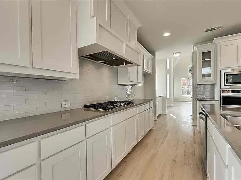 4737 Mulholland Dr — Photo 11