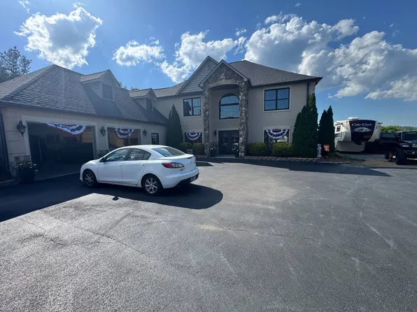 134 Country Acres Dr, Elizabethton, TN 37643