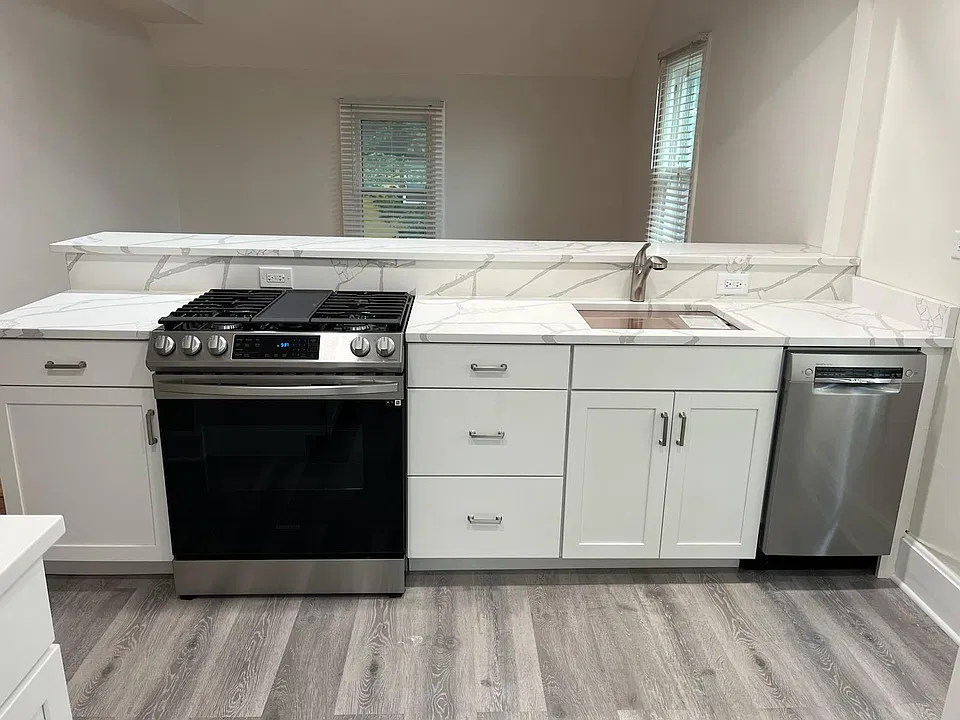 Gas stove w/convection Oven, Dishwasher, shaker cabinets w/self-close doors and drawers, Laminate Floor