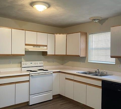 4th image of 208 Autumn Pine Dr #208