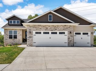 1618 Bobcat Dr NW, Cedar Rapids, IA 52405
