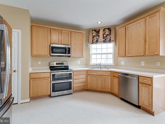 4th image of 9741 Plaskett Forest Ln