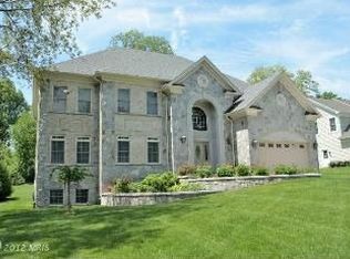 2732 Sutton Rd, Vienna, VA 22181