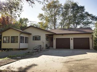 202 Island View Dr, Waverly, IA 50677