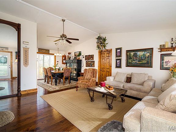 5th image of 1858 Country Ridge Rd