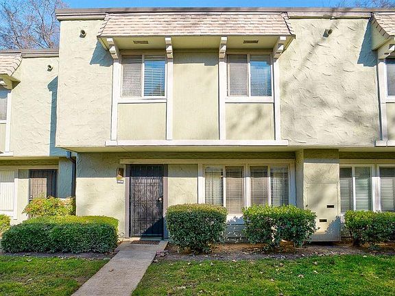 3rd image of 8804 La Riviera Dr Unit B