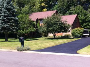 9822 Rolling Greens Dr, Pinckney, MI
