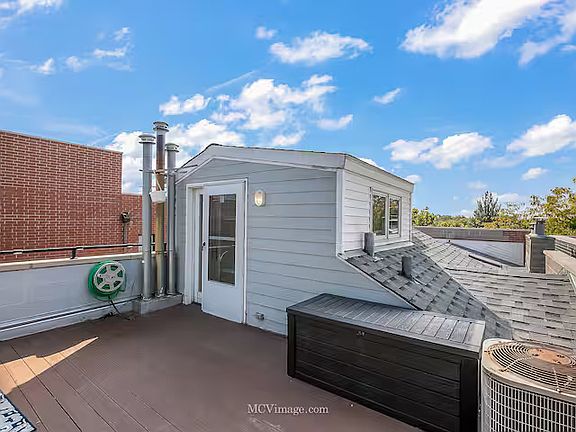 4th image of 3511 N Seminary Ave #2