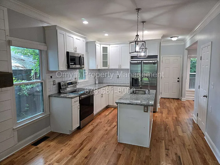1175 Garibaldi St SW — Photo 3
