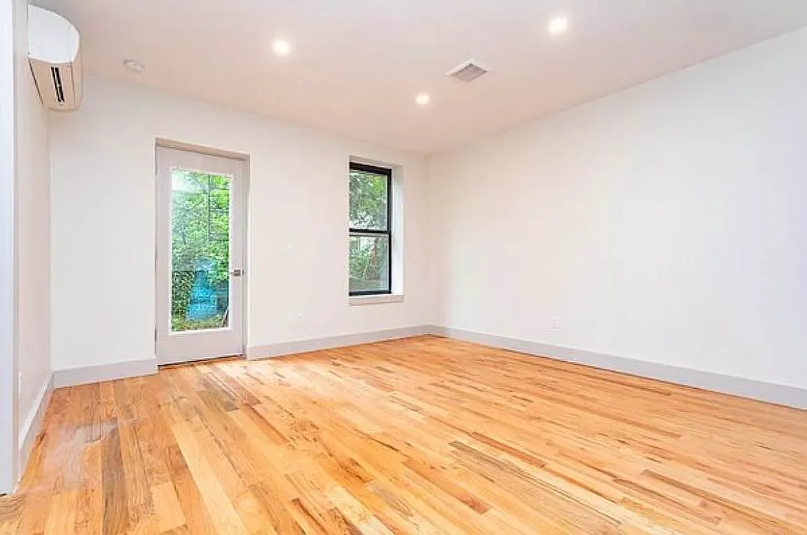 1300 Halsey Street — Photo 4