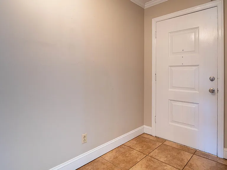 407 Holly Dr — Photo 12