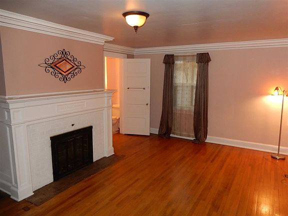 3rd image of 1019 Tremont St