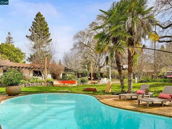 172 Greenwood Cir, Walnut Creek, CA 94597