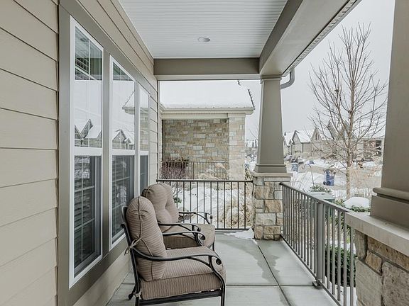 3rd image of 588 Triton Way Dr