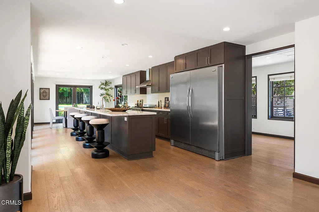 4 bed, 5.0 bath, 4320 sqft, $9,000 — Photo 2