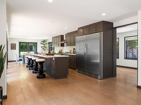 2nd image of 601 Michigan Blvd