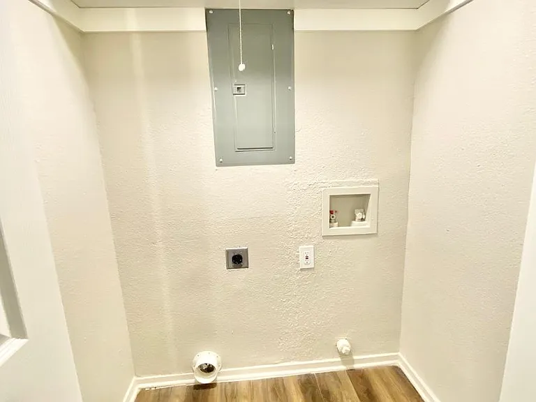117 E Sanford St #B — Photo 16
