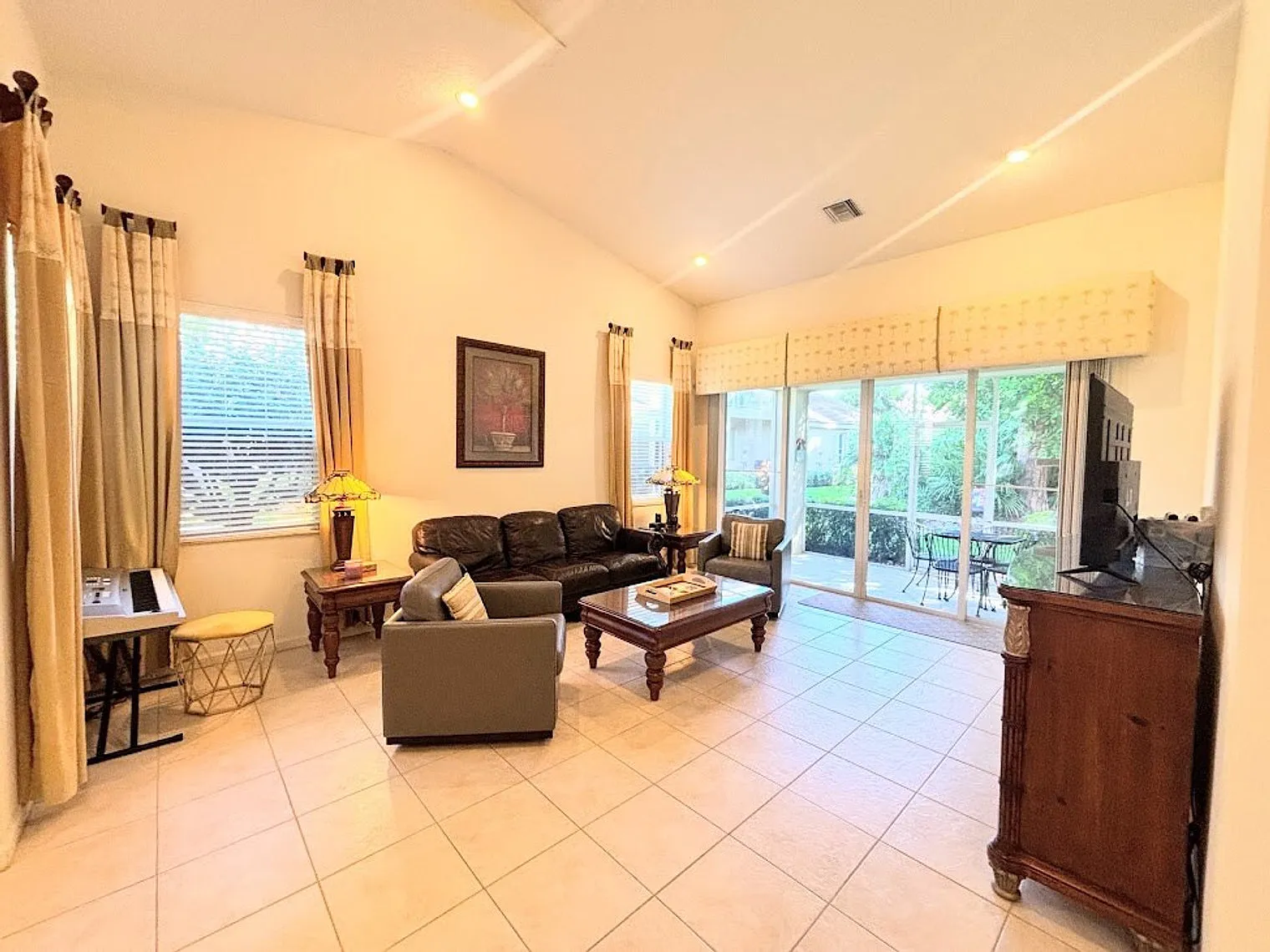 2 bed, 2.0 bath, $4,568 — Photo 1