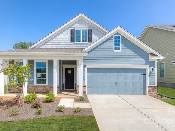 215 Thornberry Rd, Hendersonville, NC 28792