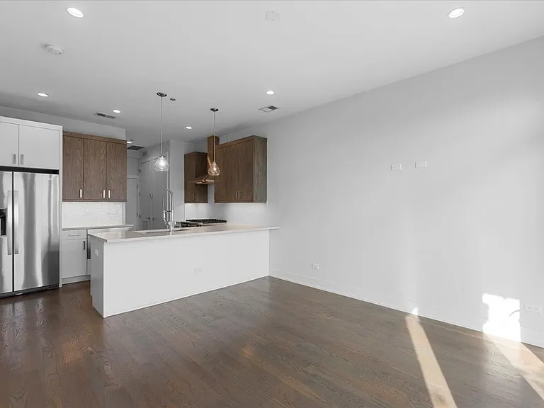 2215 W Madison St #411 — Photo 6