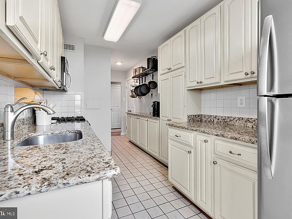 5th image of 301 N Beauregard St APT 1415