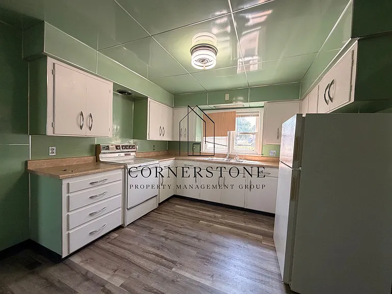 112 E Court St — Photo 6