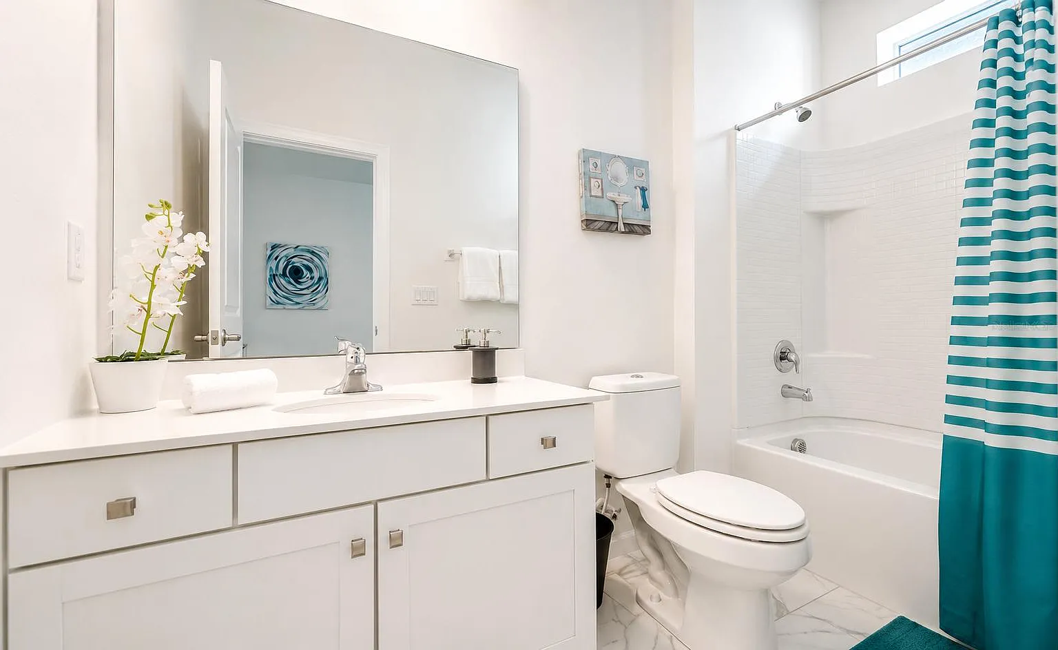 4 bed, 9.5 bath, 4973 sqft, $1,209 — Photo 3