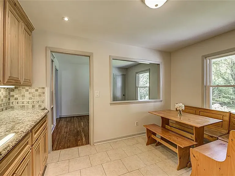 2340 Burch Cir — Photo 5