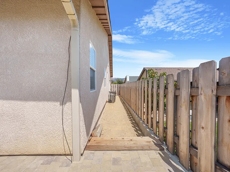 204 Brunos Ct — Photo 33