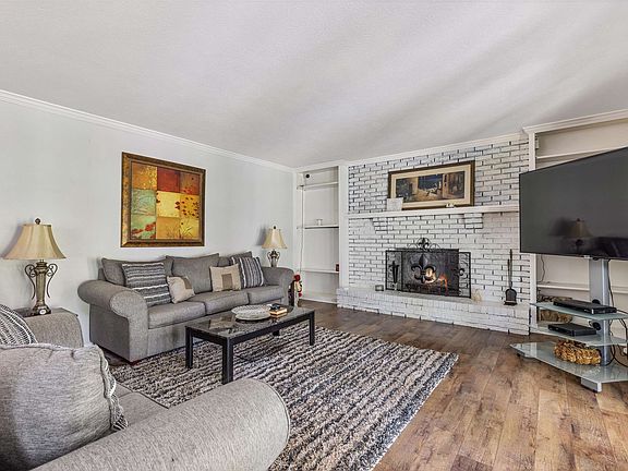 4th image of 7038 Perrietta Ln
