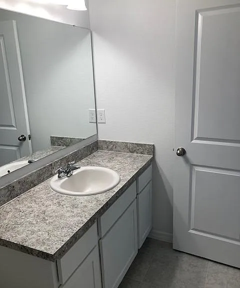 1032 Appleton St — Photo 17