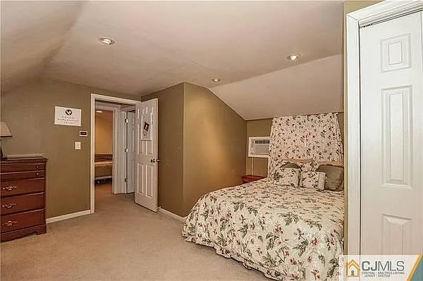 Cedarwood Dr — Photo 2