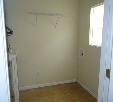 5th image of 1305 Breckenridge Dr APT 6