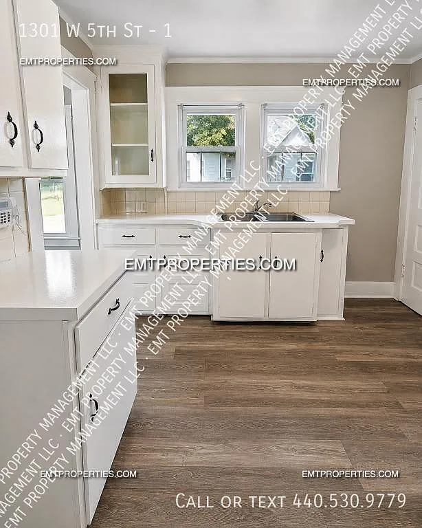 1301 WEST 5TH, 1 — Photo 3