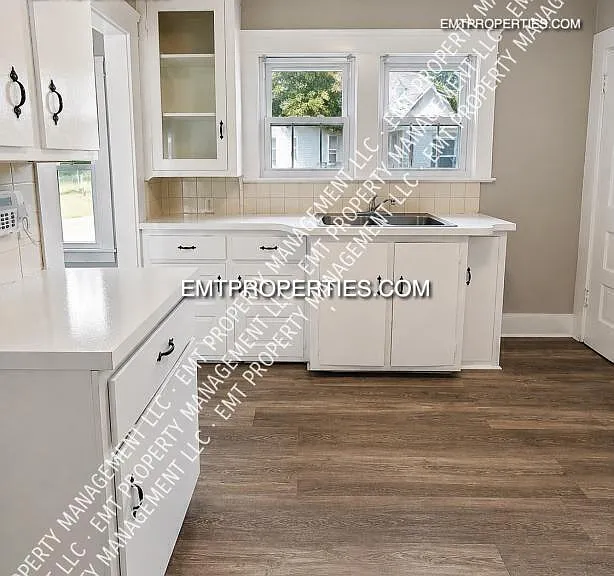 1301 W 5th St #1 — Photo 3